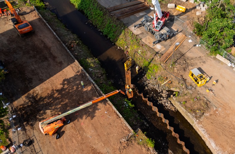Aerial view of the steel sheet piling installation.