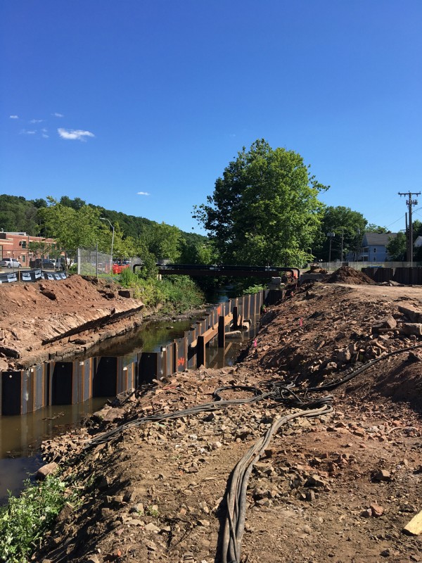 Dewatering and excavation in progress at Harbor Brook.